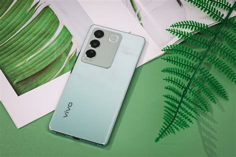 Vivo S16外观图赏：玉质玻璃带来全新外观呈现财经头条