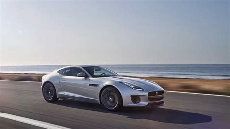 La Jaguar F Type s offre un léger restylage et élargit sa gamme