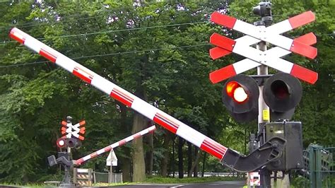 Spoorwegovergang Hulshorst Dutch Railroad Crossing Youtube