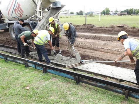 Se Comenz Con El Trabajo De Hormigonado De La Obra De Cord N Cuneta En