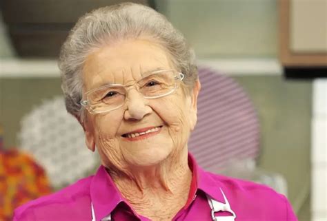 Cozinheira e apresentadora ícone da TV Palmirinha morre aos 91 anos