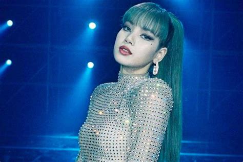 Blackpinks Lisa Smashes Two Guinness Records With Solo Debut Her