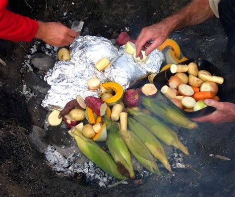 The Hangi Of The Maori New Zealand Cuisine New Zealand Food Maori