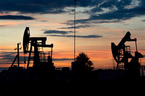 Цены на нефть упали до минимума с июля