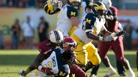 South Carolina Michigan Outback Bowl Relive Clowneys Hit Charlotte