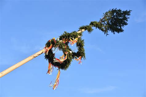 Brauchtum Der Maibaum Steht Gailtal