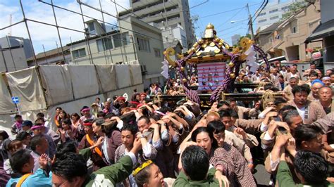 令和元年 浅草神社 例大祭（三社祭り）三之宮 本社神輿立派な町内渡御です。 Youtube