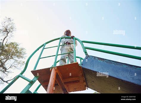 Jeune Fille Sur Toboggan Banque De Photographies Et Dimages à Haute