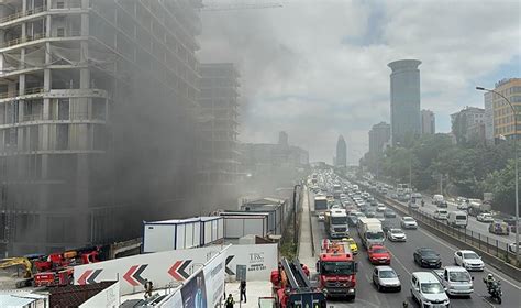 Ataşehir de inşaatta yangın D 100 Karayolu nu duman kapladı Son