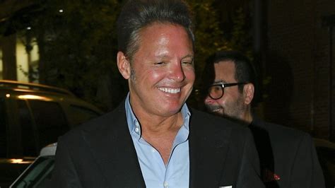 Luis Miguel En Un Shopping De Miami Reaparece Con Rejuvenecida Imagen