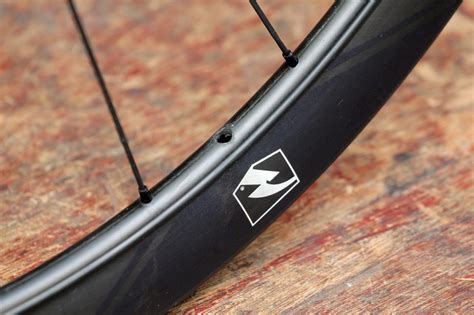 Review Reynolds Assault SLG Disc Brake Wheels Road Cc