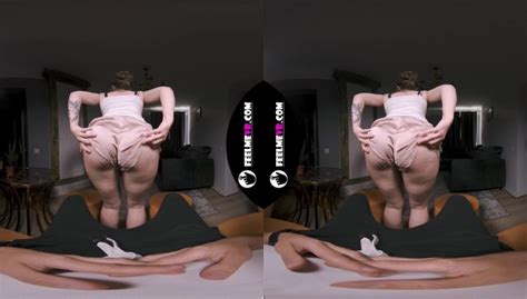 Virtual Reality Striptease Amateur Chubby Girl Aurora VR Porn Video VRPorn