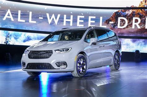 Chrysler Pacifica Debuts With Fresh Looks Awd New U Connect And