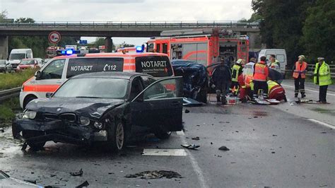 Unfall Auf A Polizei Sucht Zeugen Nach Karambolage Welt