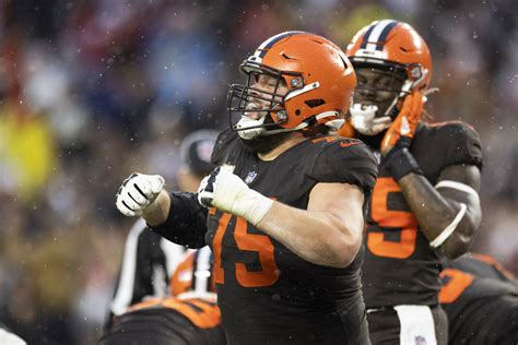 Joel Bitonio Shares Personal Importance Of Long Snap Streak Ending