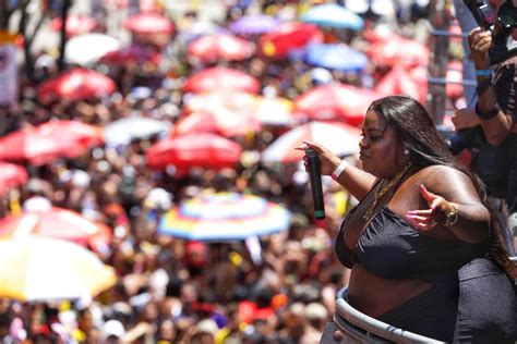 Bloco Da Lexa Arrast O Multid O Sob Forte Calor No Rio