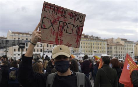 Milhares protestam contra lei de segurança na França abalada pela