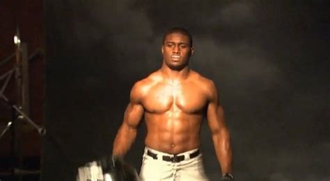 Reggie Bush Milk Ad PHOTOS: Shirtless Pictures Show Super Bowl Abs ...