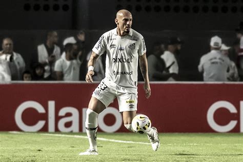 Maicon resolve zaga do Santos mas lesões impedem sequência