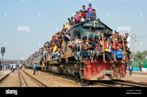 Overcrowded train loaded with pilgrims at the end of Bishwa Ijtema ...