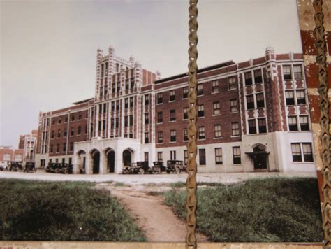 Haunted Waverly Hills Sanitorium in Louisville Kentucky | Waverly hills sanatorium, Scary houses ...