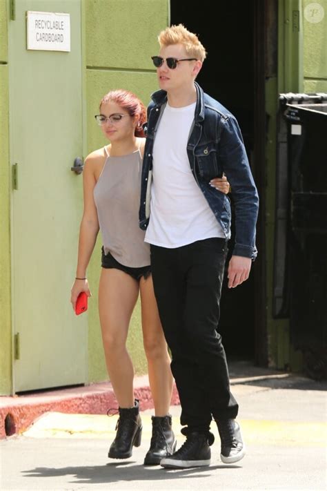 Photo Exclusif Ariel Winter Et Son Compagnon Levi Meaden Se