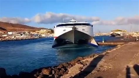 Un Barco De Naviera Armas Choca Con El Muelle De Morro Jable Planeta