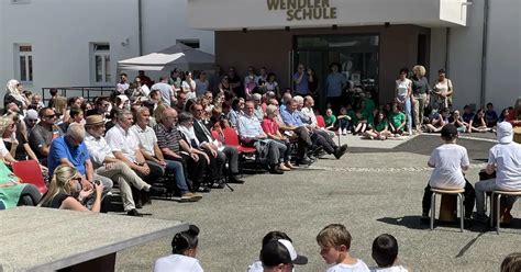 Wendlerschule im neuen Gewand Über 300 Besucher feiern Wiedereröffnung