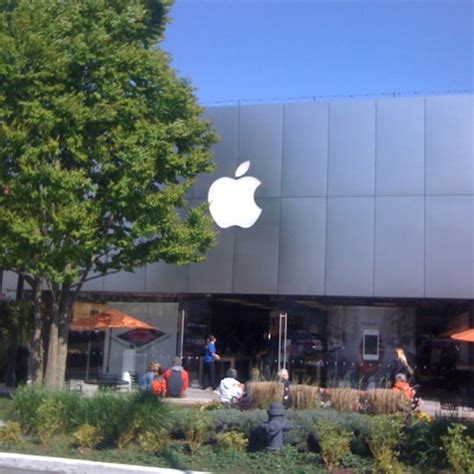 Apple University Village - Electronics Store in Seattle