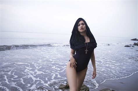 Alt Babe Strips Nude By The Beach Porn Pictures XXX Photos Sex Images 3036024 PICTOA