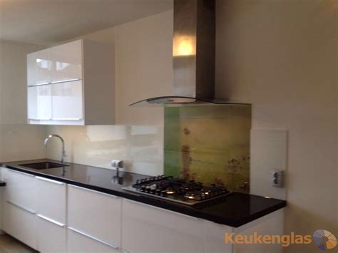 Witte Achterwand Glas Met Print Achter Kookplaat Keukenglas