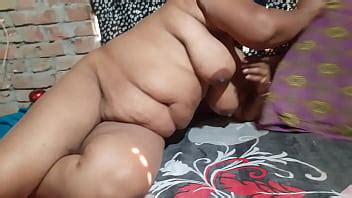 Su madrastra le está haciendo su primera mamada XVIDEOS