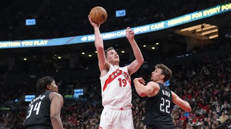 Raptors Jakob Poeltl Ne Jouera Pas Contre Les Lakers Cheville Gauche