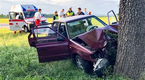 Oö Mit Auto gegen Baum geprallt Lenker tot Fireworld at