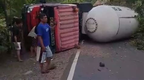 Kecelakaan Truk Tangki Tabrak Motor Di Bojonegoro Tiga Orang Tewas