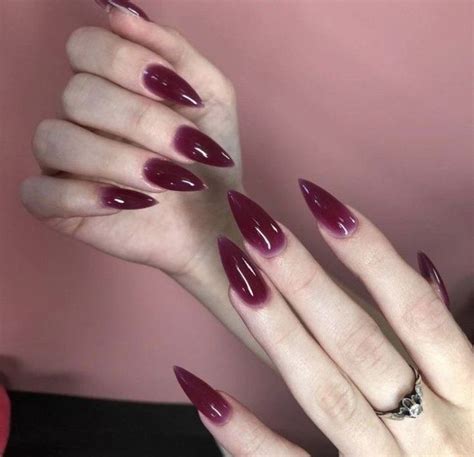 Edgy Goth Grunge Black Nails für einen dramatischen Look Gel nails