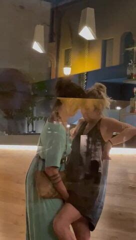 Milf Italiane Beccate A Masturbarsi In Un Bar Pubblico ItPornIt