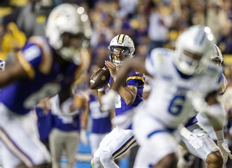 LSU's Jayden Daniels ties a Joe Burrow record in big win | LSU | nola.com