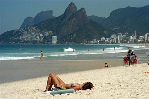 Sol Forte Reaparece E Leva Cariocas S Praias