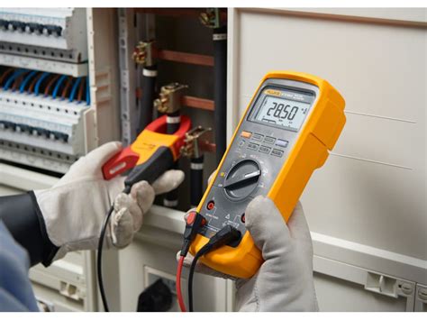 Fluke 87V-MAX Industrial True RMS Heavy Duty Multimeter | TechEdu