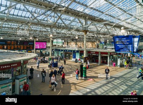 Edinburgh Waverley Station Scotland Uk Stock Photo Alamy