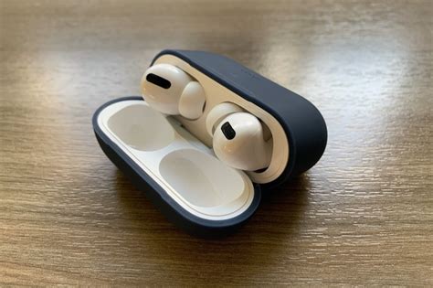 Elago Original und Slim Fit Zwei Silikoncases für AirPods Pro im