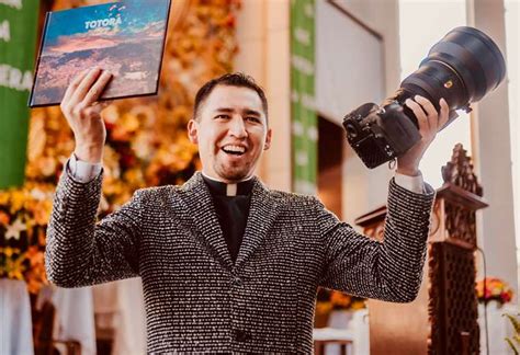 Padre Rolando El Religioso Boliviano Que Baila Y Evangeliza En Tiktok