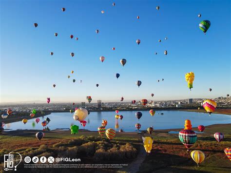 El Festival Internacional del Globo Aerostático adorna el cielo de León