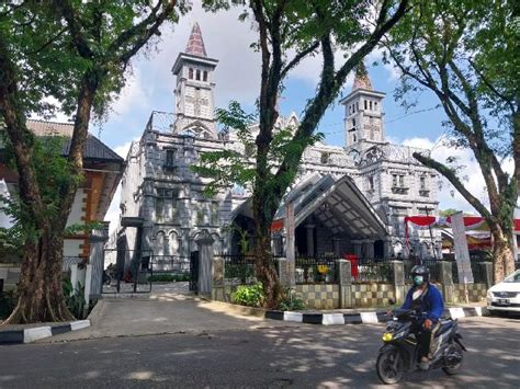 Dipuji Dubes Vatikan Gereja Katedral St Maria Dihiasi Motif Songket