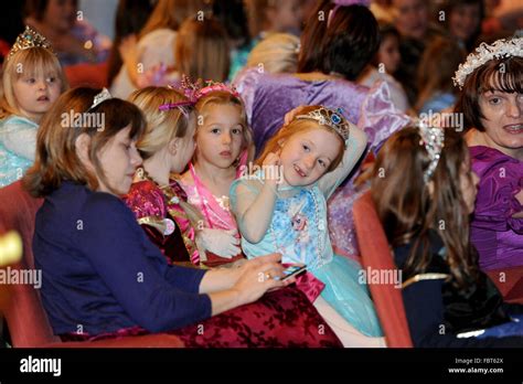 Vestidos De Princesas Fotograf As E Im Genes De Alta Resoluci N Alamy