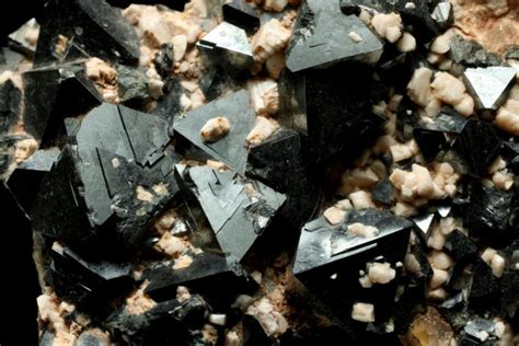 Black Rocks And Minerals With Breathtaking Pictures The Dark Side