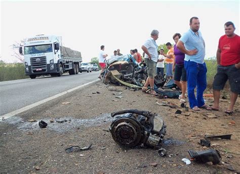 G Quatro Pessoas Morrem Em Batida Contra Carreta Na Br Norte