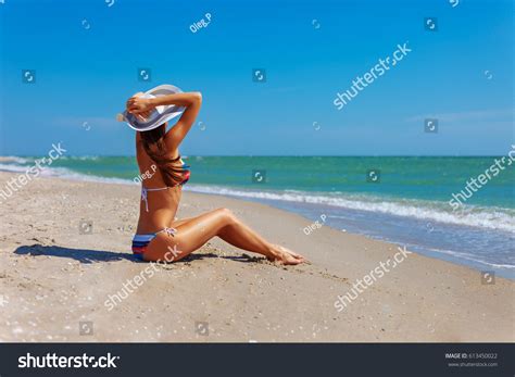 Sexy Back Beautiful Woman Bikini On Stock Photo 613450022 Shutterstock