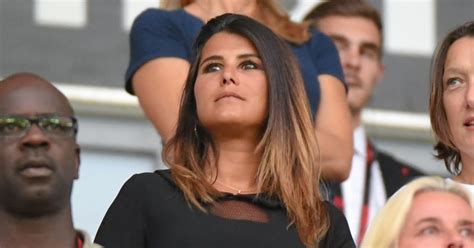 Sortie Officielle De Karine Ferri Dans Les Tribunes Du Stade Allianz Riviera Pour Venir Voir Son